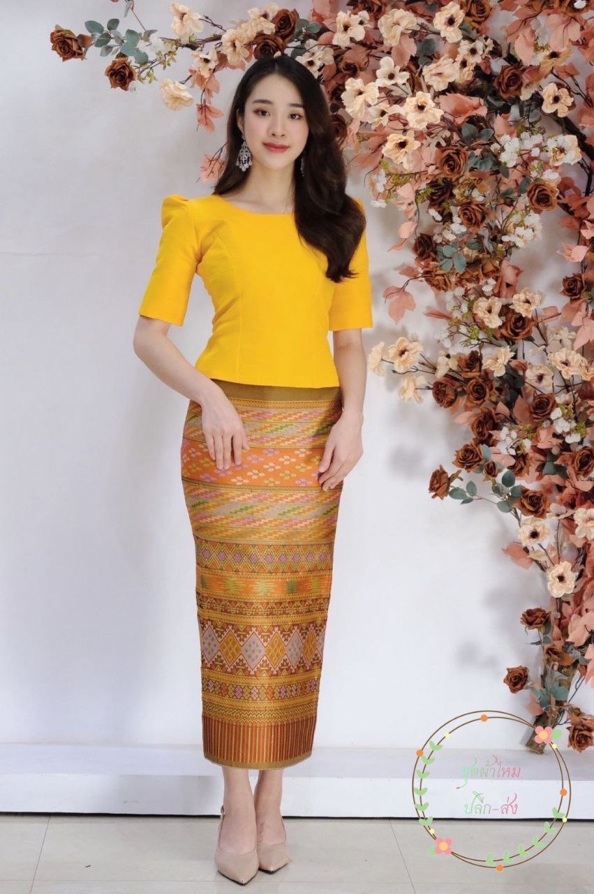 Thai Traditional Dress Silk Skirt & Silk Blouse Set
