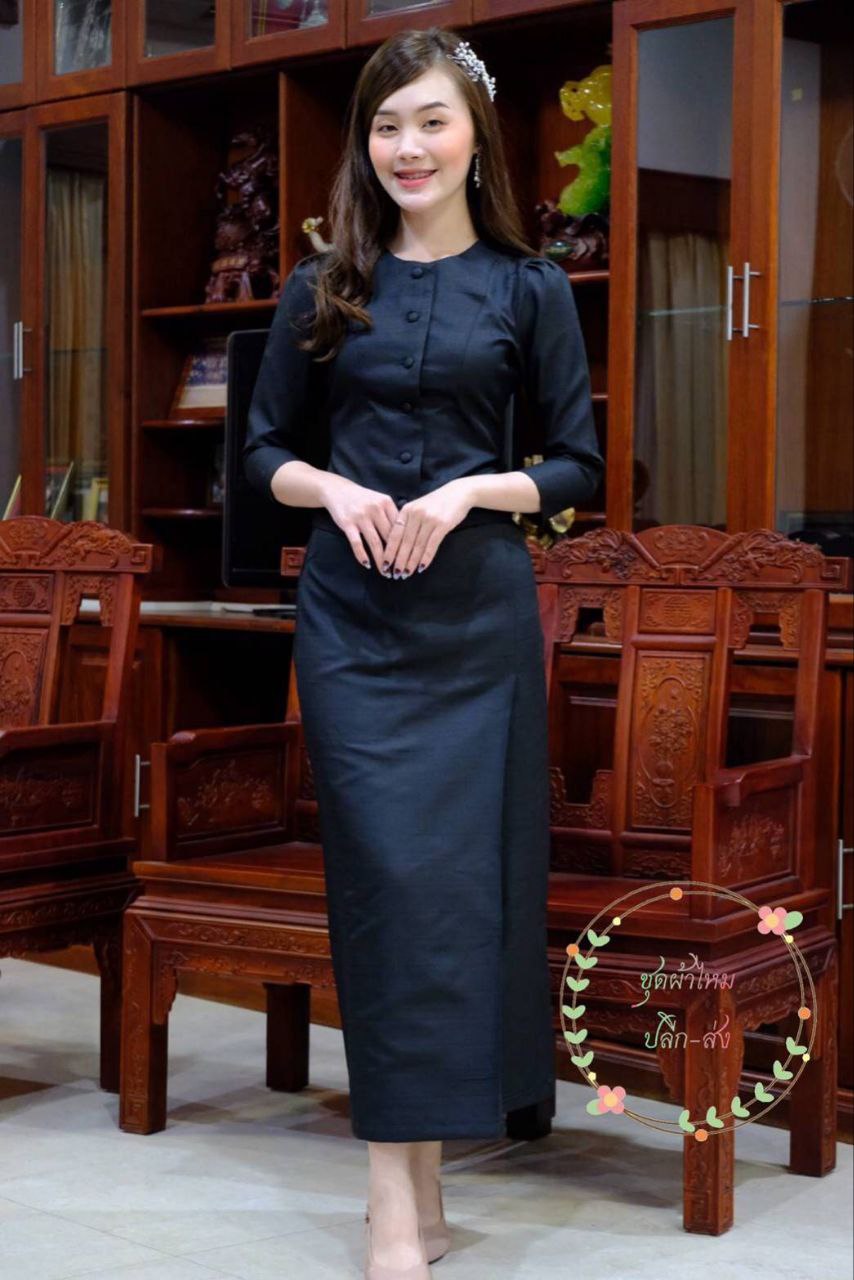 Thai Traditional Dress Silk Skirt & Silk Blouse Set