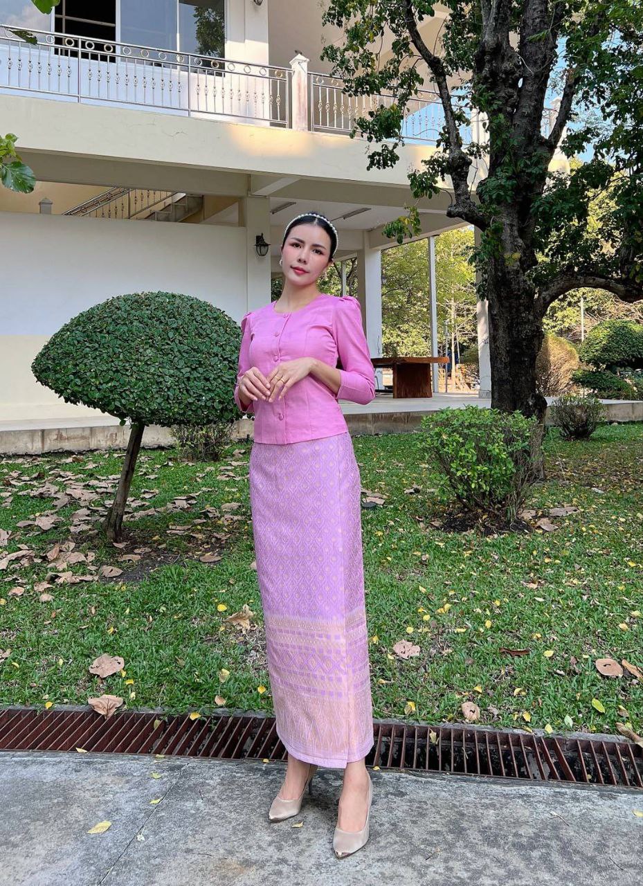 Thai Traditional Dress Silk Skirt & Silk Blouse Set