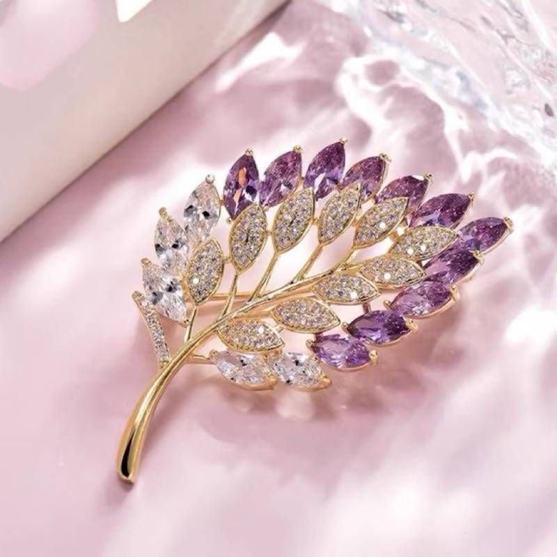 Brooches Collection 003 (25 82-112) - Thai Dress Brooches and Jewellry