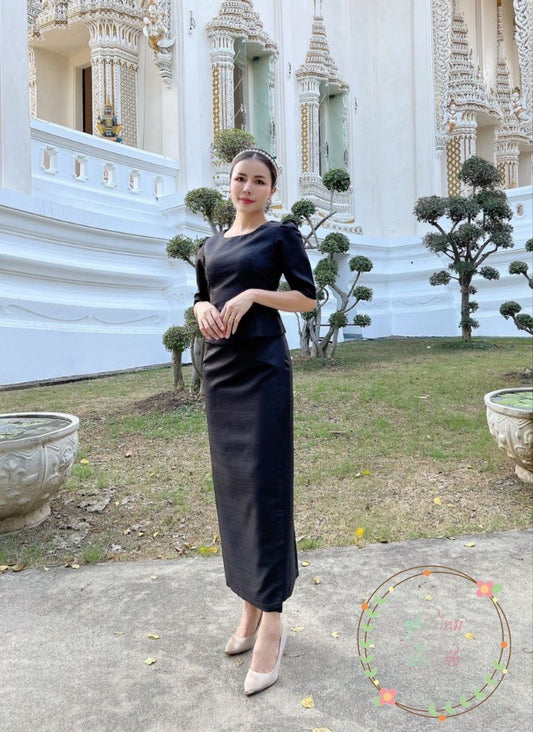 Thai Traditional Dress Silk Skirt & Silk Blouse Set